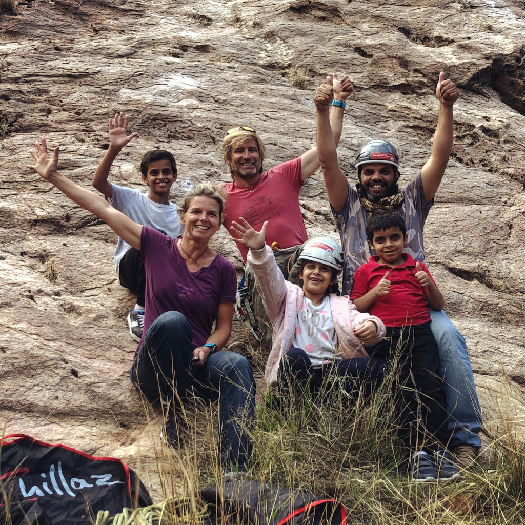 Klettern mit einheimischer Familie, Tanomah, Saudi-Arabien 