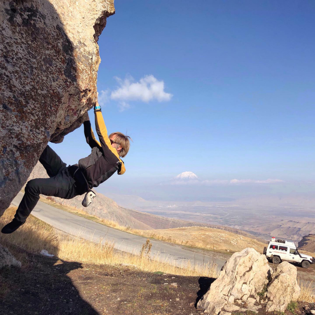 Bouldern mit Blick auf den Ararat, Iran